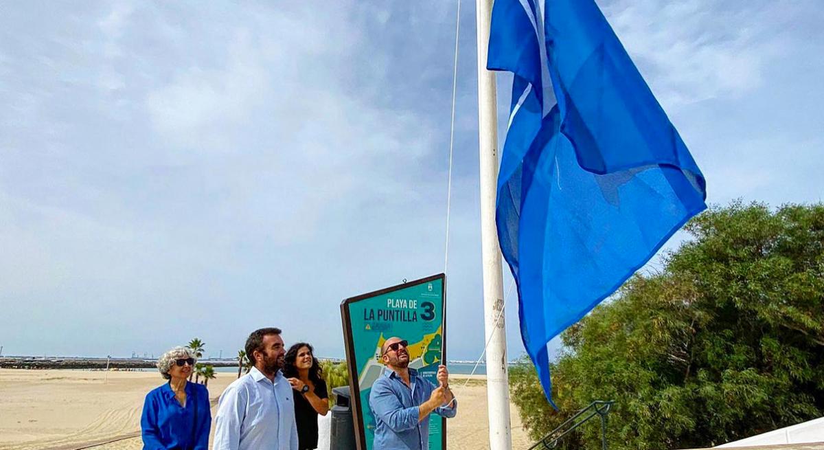 El litoral de El Puerto iza sus banderas azules