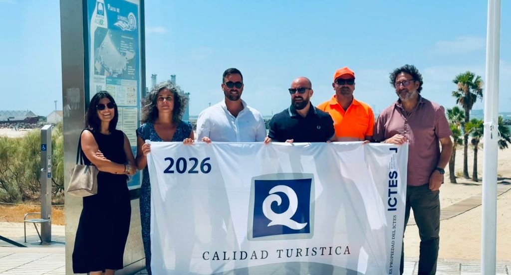 El Puerto reafirma la excelencia de su litoral con el izado de las banderas `Q de Calidad´ en cinco de sus playas