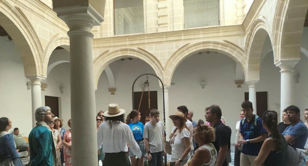 El Puerto revive su historia de los Cargadores a Indias con una nueva ruta teatralizada por el centro histórico